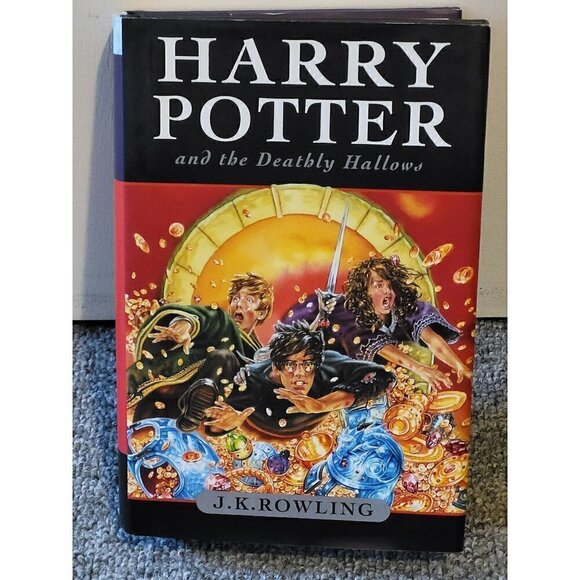 Harry Potter and  the Deathly Hallows 1st Edition Book Canadian Version - Picture 1 of 5